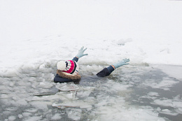 Что делать, если провалился под лёд?