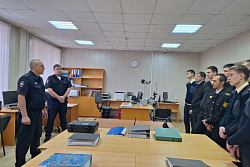 В Усть-Куте курсанты познакомились со службой Госавтоинспекции в рамках акции «Студенческий десант»
