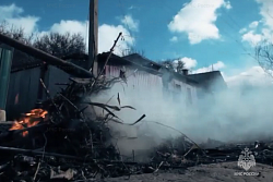 Сотрудники МЧС России напоминают о заблаговременной подготовке участков к пожароопасному периоду