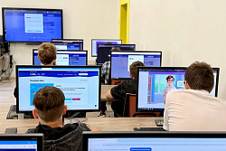 С 22 сентября в школах области стартует «Урок цифры» на тему «ИИ-агенты»