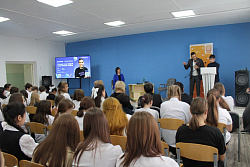 Школы и колледжи Иркутской области приглашают создать литературные клубы в рамках федерального проекта «Чтецкие программы»