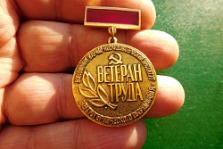 Уважаемые жители города Усть-Кута и Усть-Кутского района!  От всей души поздравляем вас с Днем ветерана труда Иркутской области!