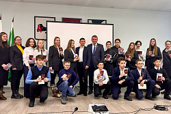 В Усть-Кутском районе 17 школьников получили свои первые паспорта в рамках акции «Мы – граждане России» 