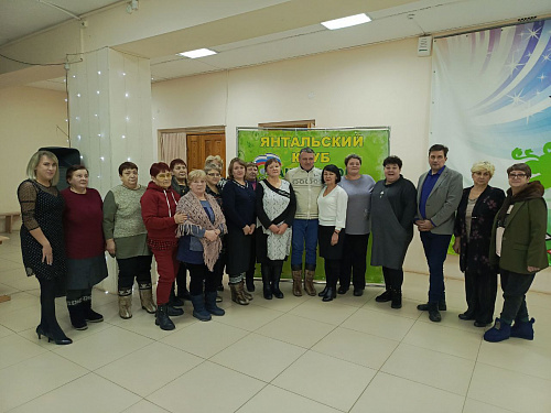 В п. Янталь открылся клуб активного долголетия «Нас не догонят» 