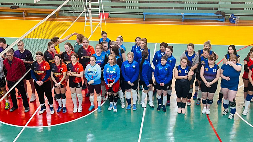 Турнир по волейболу памяти Геннадия Оглоблина прошёл в Усть-Куте