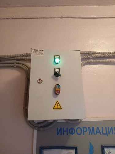 Военными коммунальщиками проведена замена  светильников в школе военного городка