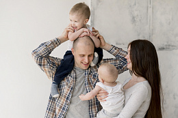 1 июня Отделение СФР по Иркутской области начнет прием заявлений на новую выплату для работающих родителей двух и более детей