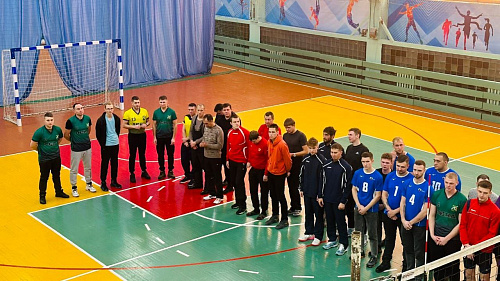 Турнир по волейболу памяти Геннадия Оглоблина прошёл в Усть-Куте