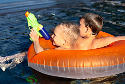 О безопасности детей на водных объектах в летний период 