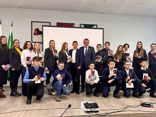 В Усть-Кутском районе 17 школьников получили свои первые паспорта в рамках акции «Мы – граждане России» 