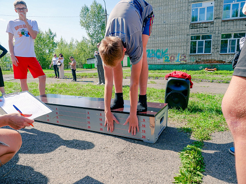 В Усть-Куте прошла патриотическая акция в честь Дня флага России