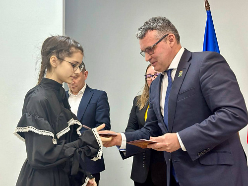 В Усть-Кутском районе 17 школьников получили свои первые паспорта в рамках акции «Мы – граждане России» 