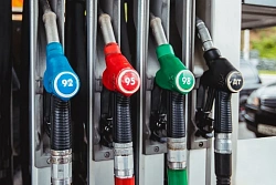 Уведомление о проведении общественных обсужденийСитуацию с дефицитом бензина в Иркутской области прокомментировал первый заместитель Губернатора региона Роман Колесов