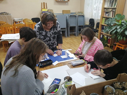 В Усть-Куте волонтёры и учащиеся ДШИ подготовили подарки для военнослужащих