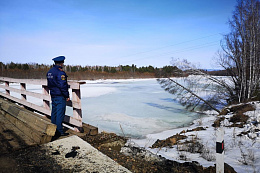 На территории нашего района начала работать межведомственная группа по контролю за прохождением паводкового периода под руководством  представителя ГУ МЧС России по Иркутской области  