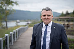 Поздравление мэра Усть-Кутского района Сергея Анисимова с Днём учителя