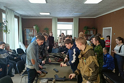 В соцзащите Усть-Кутского района провели урок мужества для подростков.
