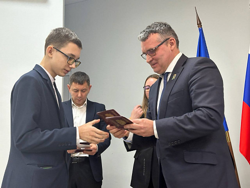 В Усть-Кутском районе 17 школьников получили свои первые паспорта в рамках акции «Мы – граждане России» 