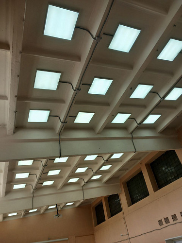 Военными коммунальщиками проведена замена  светильников в школе военного городка