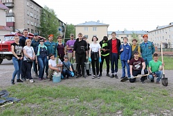 В пятницу, 31 мая сотрудники районной администрации приняли участие во всероссийской экологической акции «Посади дерево – подари планете жизнь». 