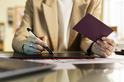 Пенсионеры Иркутской области могут получить электронное удостоверение через Госуслуги