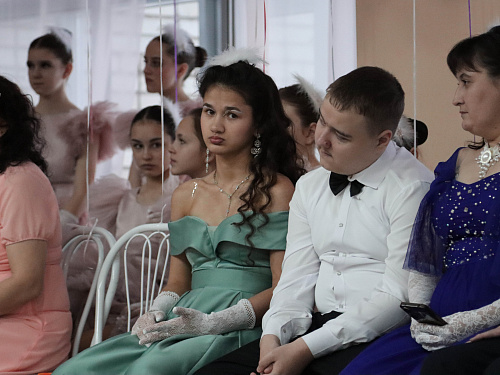 В Усть-Кутском районе впервые прошёл инклюзивный бал для детей с особенностями здоровья