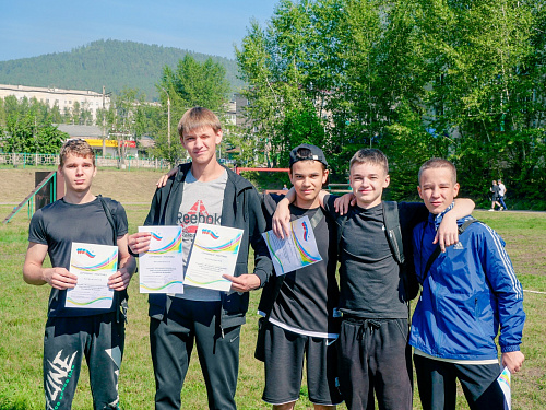 В Усть-Куте прошла патриотическая акция в честь Дня флага России