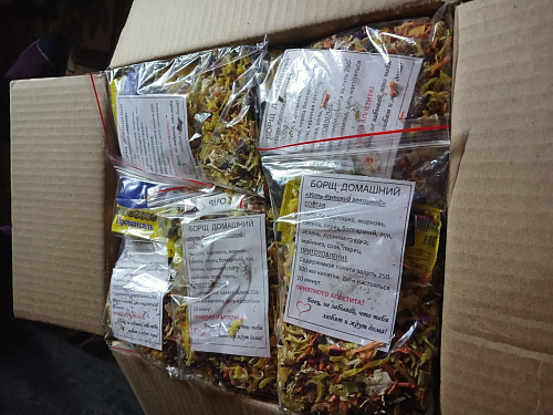 Волонтёры Усть-Кута изготавливают сухие пайки для участников СВО