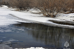 На водоемах продолжается процесс ледообразования