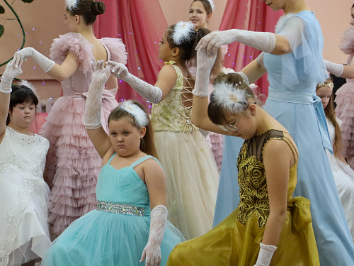 В Усть-Кутском районе впервые прошёл инклюзивный бал для детей с особенностями здоровья