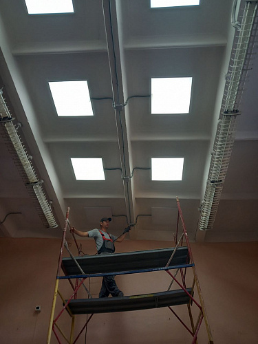 Военными коммунальщиками проведена замена  светильников в школе военного городка