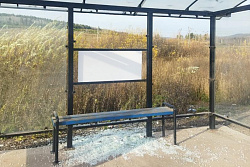 Разбитый вандалами остановочный павильон в п. Карпово восстановлен