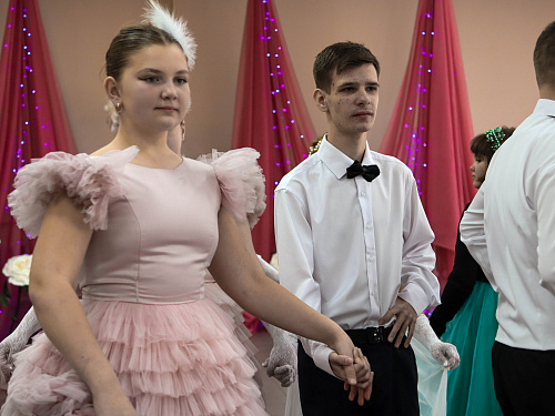 В Усть-Кутском районе впервые прошёл инклюзивный бал для детей с особенностями здоровья