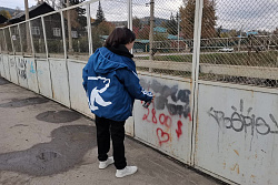 В Усть-Куте активисты «Молодой Гвардии» устранили надписи с рекламой наркотических средств.