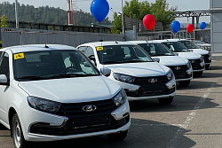 Отделение СФР по Иркутской области вручило 24 новых автомобиля жителям региона, пострадавшим на производстве