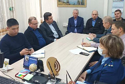 В Осетровской транспортной прокуратуре проведено расширенное координационное совещание по профилактике и борьбе с правонарушениями и преступлениями в сфере безопасности движения, в том числе террористического и экстремистского характера