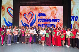 Поздравление мэра Усть-Кутского района Сергея Анисимова с Днём социального работника