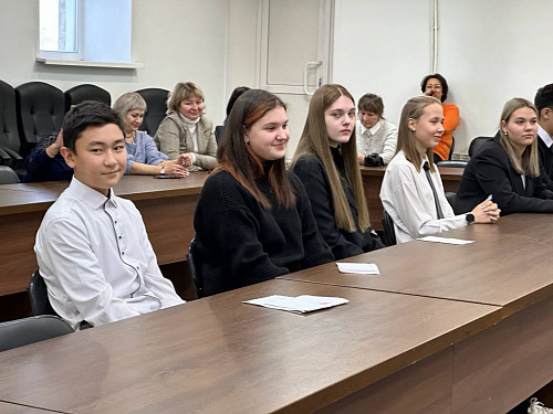 В Усть-Кутском районе 17 школьников получили свои первые паспорта в рамках акции «Мы – граждане России» 