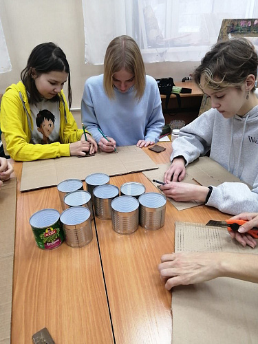 В Усть-Куте волонтёры и учащиеся ДШИ подготовили подарки для военнослужащих